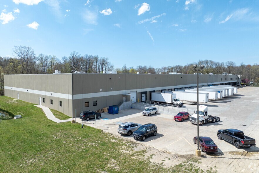 6575 Davis Industrial Pky, Solon, OH à louer - Photo de l’immeuble – Image 3 sur 4