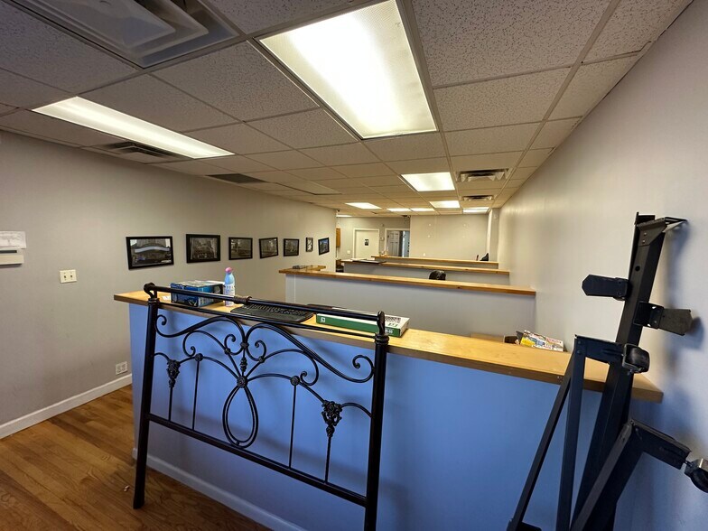 7618 Rockaway Blvd, Woodhaven, NY à vendre - Photo de l’immeuble – Image 3 sur 8