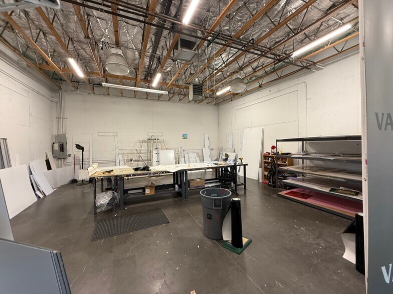 3745 & 3765 Losee - 2 Buildings portefeuille de 2 biens à vendre sur LoopNet.fr - Photo de l’immeuble – Image 3 sur 14