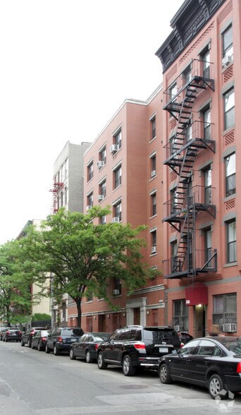 242-244 E Second St, New York, NY à louer - Photo principale – Image 1 sur 4