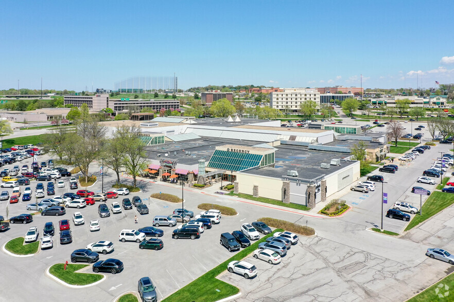 120 Regency Pky, Omaha, NE à louer - Photo de l’immeuble – Image 2 sur 7