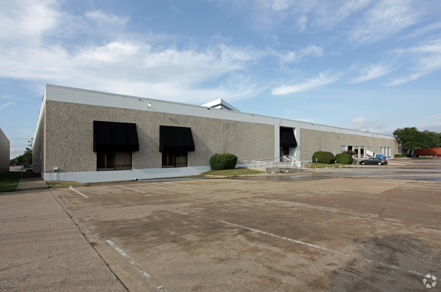 4542-4548 McEwen Rd, Farmers Branch, TX à louer - Photo de l’immeuble – Image 3 sur 4