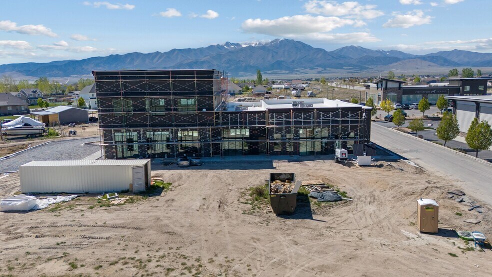 1318 E Eagle Mountain Blvd, Eagle Mountain, UT à vendre - Photo de l’immeuble – Image 2 sur 10