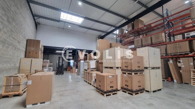 Plus de détails pour Bureau, Local d'activités à louer