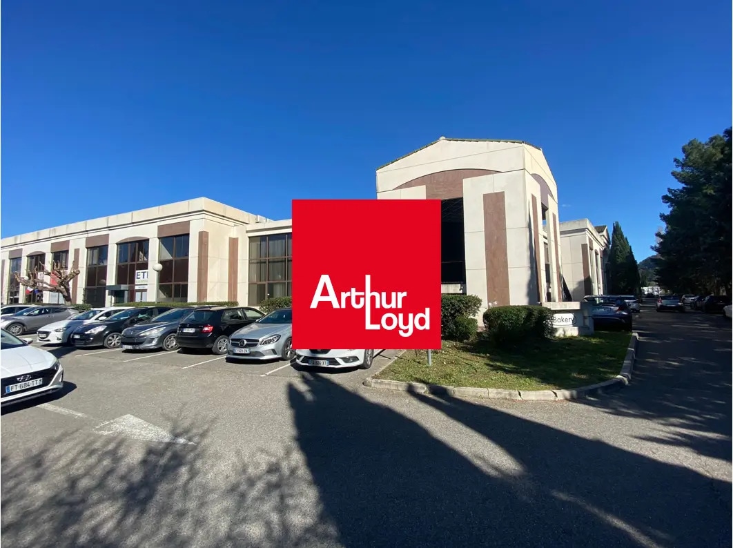 30 Avenue Du Chateau De Jouques, Gémenos à louer Photo de l’immeuble– Image 1 sur 17
