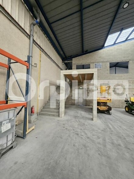 Industriel/Logistique dans Tinqueux à louer - Photo intérieure – Image 2 sur 6