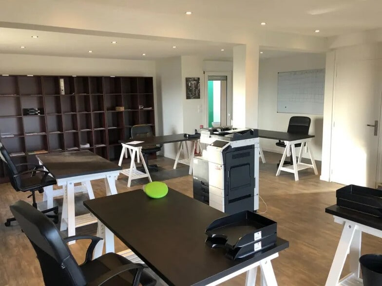 Bureau dans Miserey-Salines à louer - Photo de l’immeuble – Image 2 sur 7