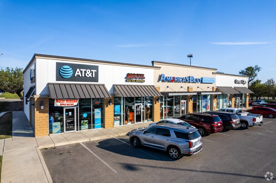 5007 Parkcrest Dr, San Antonio, TX à louer - Photo de l’immeuble – Image 1 sur 7