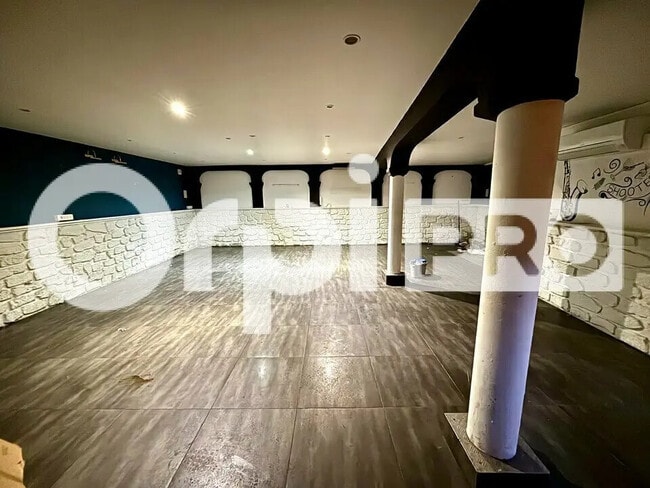 Plus de détails pour Local commercial à louer