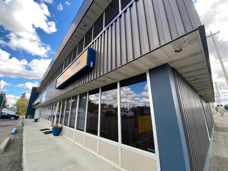 5303 50 Ave, Lloydminster, SK à louer - Photo de l’immeuble – Image 3 sur 5
