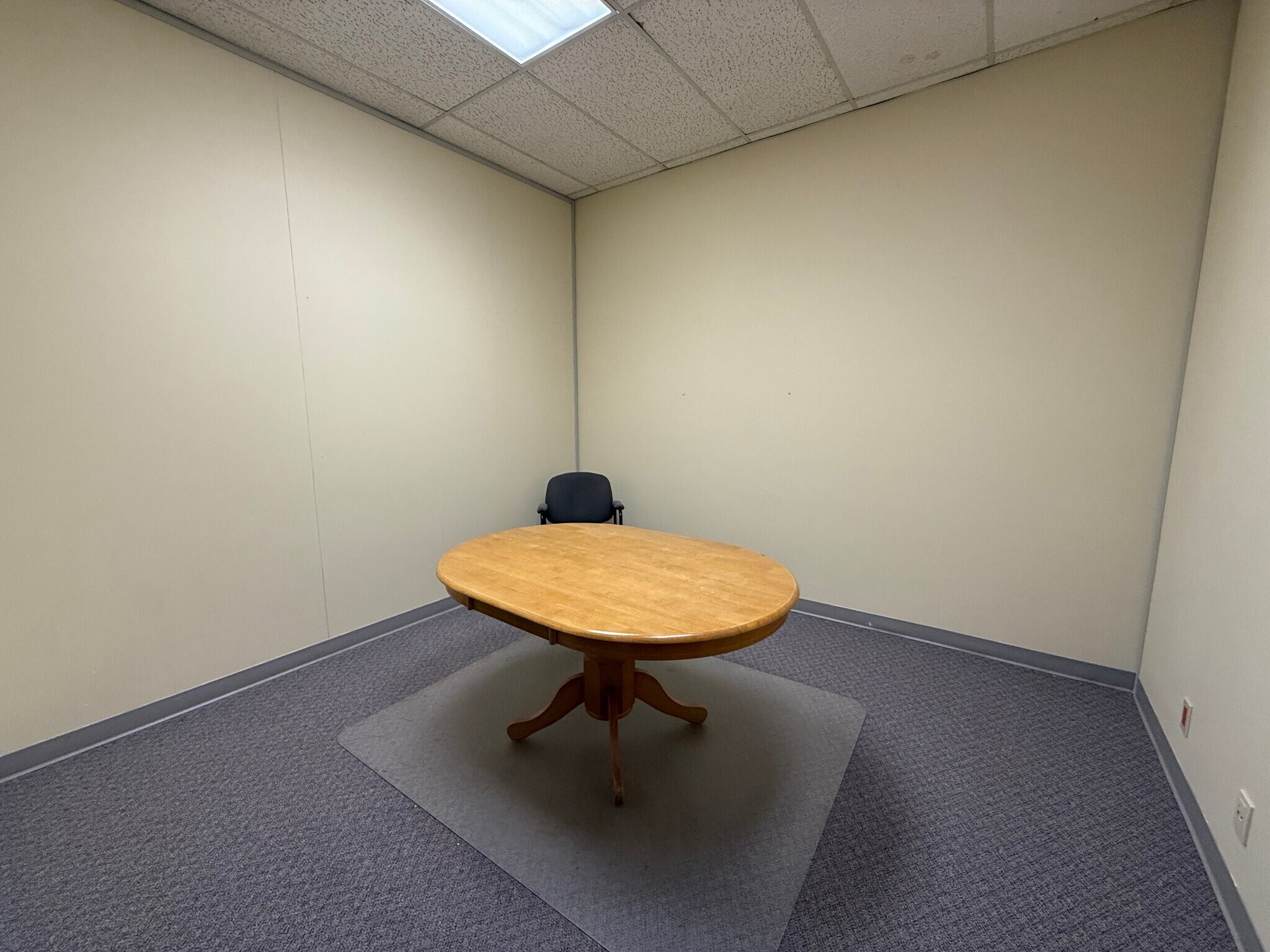 4730A 50 St, Red Deer, AB à louer Photo intérieure– Image 1 sur 17