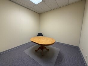 4730A 50 St, Red Deer, AB à louer Photo intérieure– Image 1 sur 17