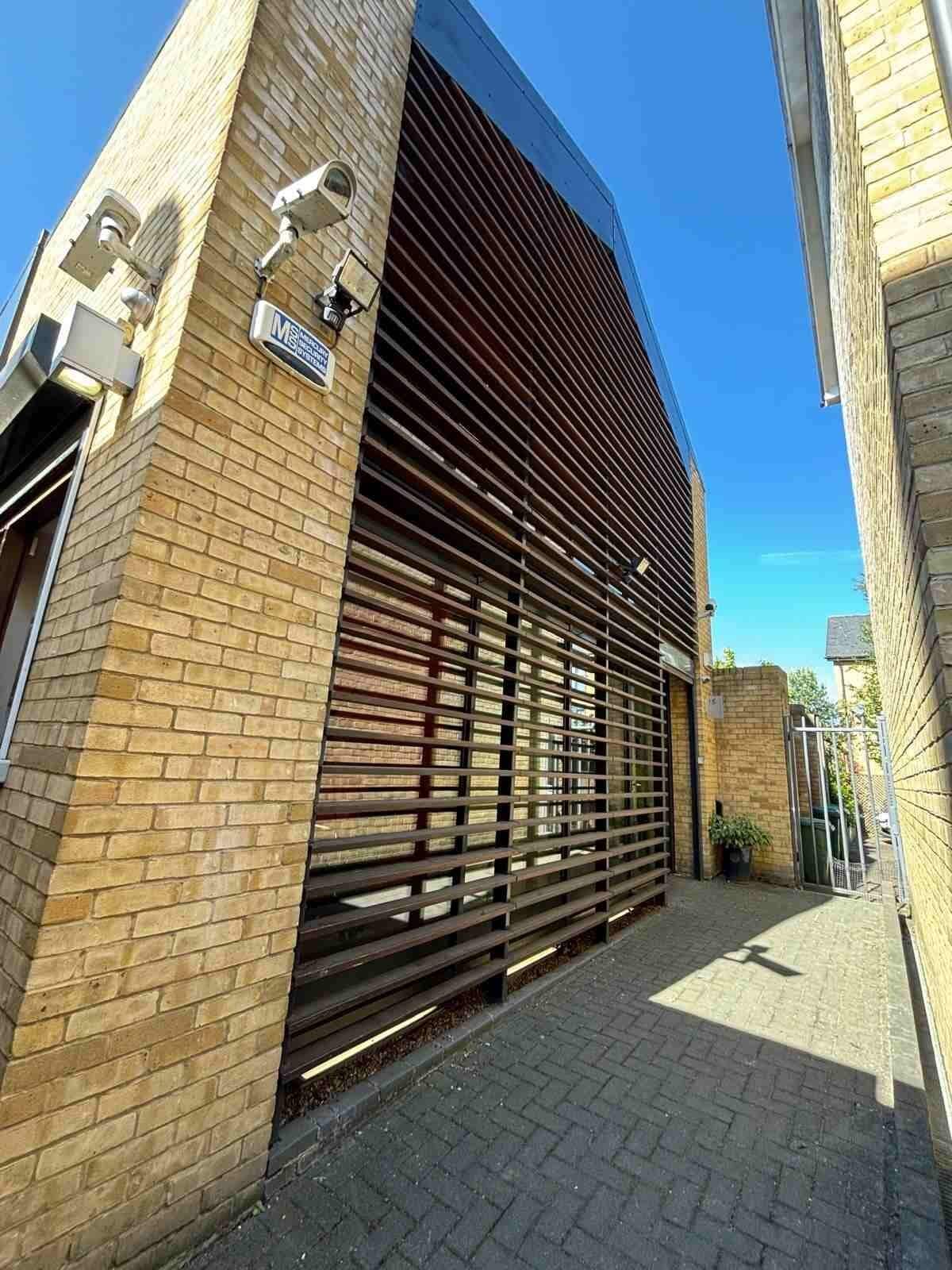Pooley Dr, Londres à louer Photo de l’immeuble– Image 1 sur 5