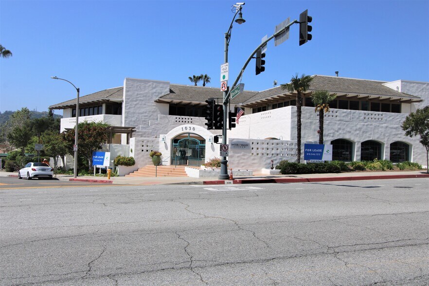 1030 Foothill Blvd, La Cañada Flintridge, CA à louer - Photo principale – Image 1 sur 7