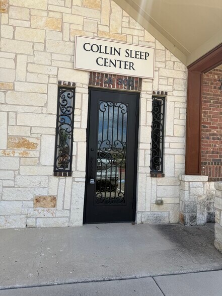 7000 Parkwood Blvd, Frisco, TX à louer - Photo intérieure – Image 1 sur 12