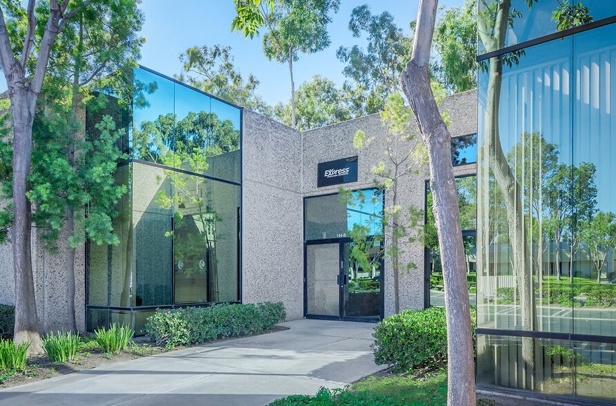 23181 Verdugo Dr, Laguna Hills, CA à louer - Photo de l’immeuble – Image 2 sur 10