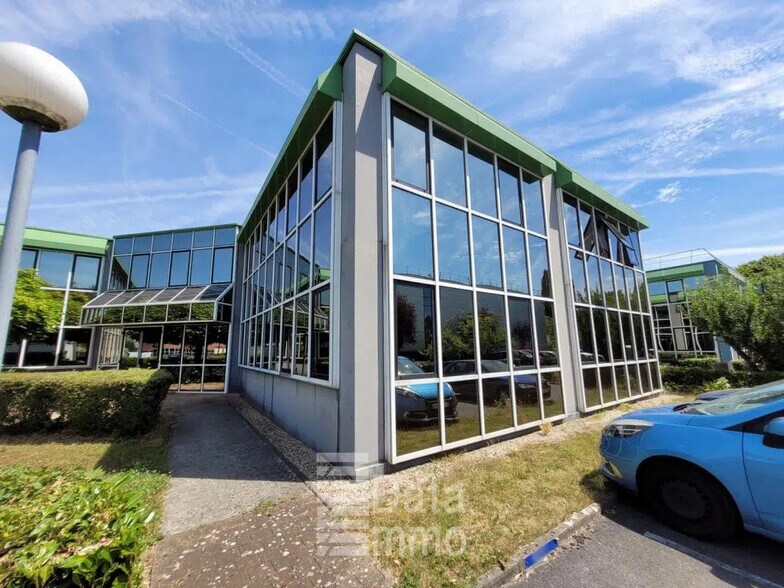 5 Rue Paul Henri Spaak, Saint-Thibault-des-Vignes à louer - Photo de l’immeuble – Image 1 sur 4