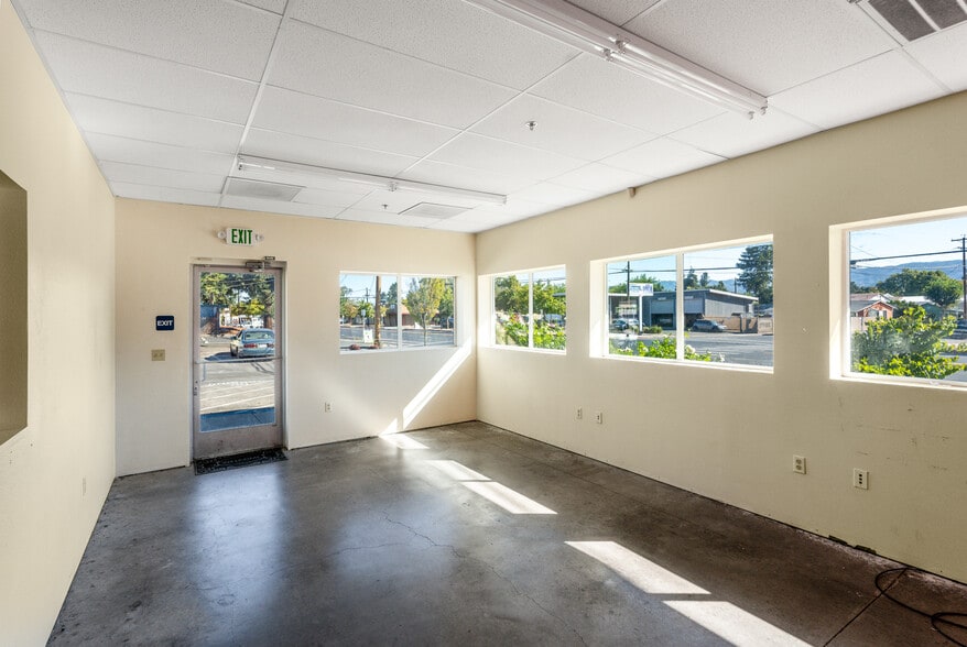 860 S State St, Ukiah, CA à vendre - Photo intérieure – Image 2 sur 9