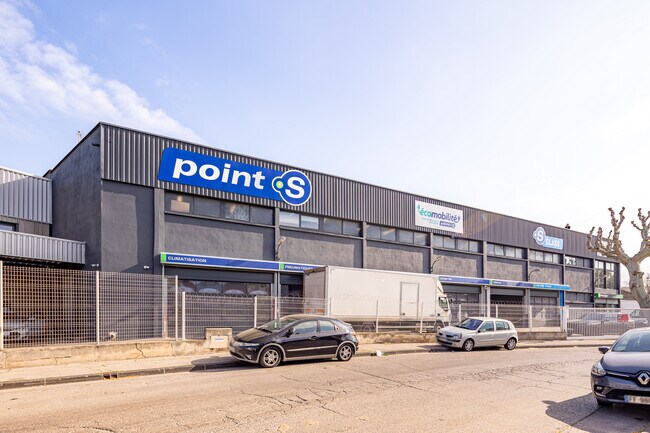 Plus de détails pour Local d'activités à louer