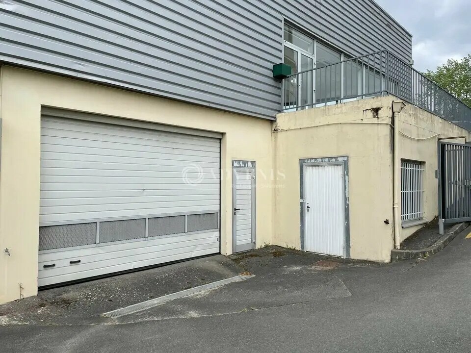 Local d’activités dans Fleury-les-Aubrais à louer Photo de l’immeuble– Image 1 sur 10