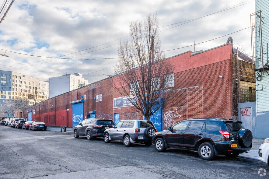 450 Timpson Pl, Bronx, NY à louer - Photo de l’immeuble – Image 1 sur 33