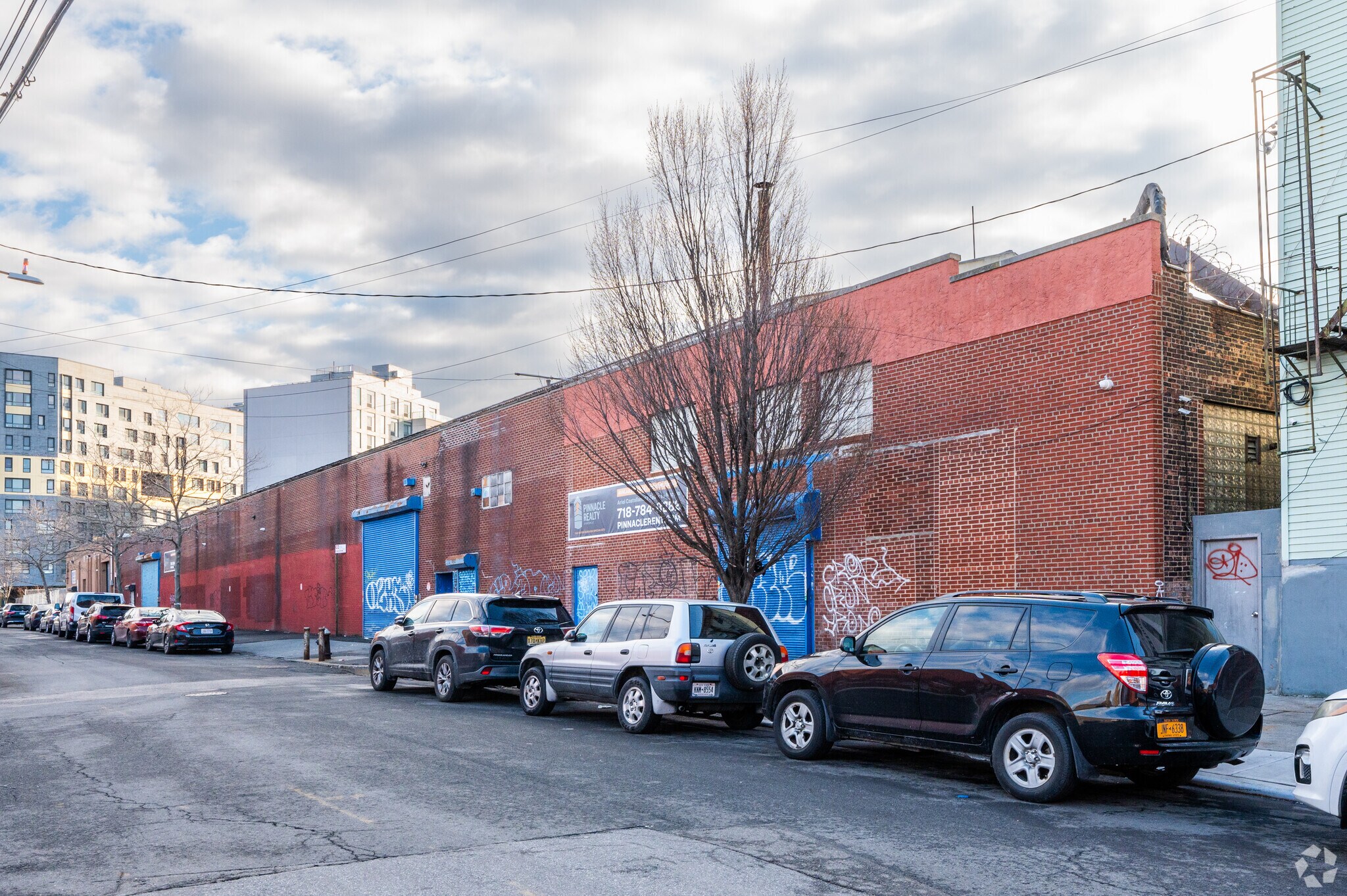450 Timpson Pl, Bronx, NY à louer Photo de l’immeuble– Image 1 sur 34