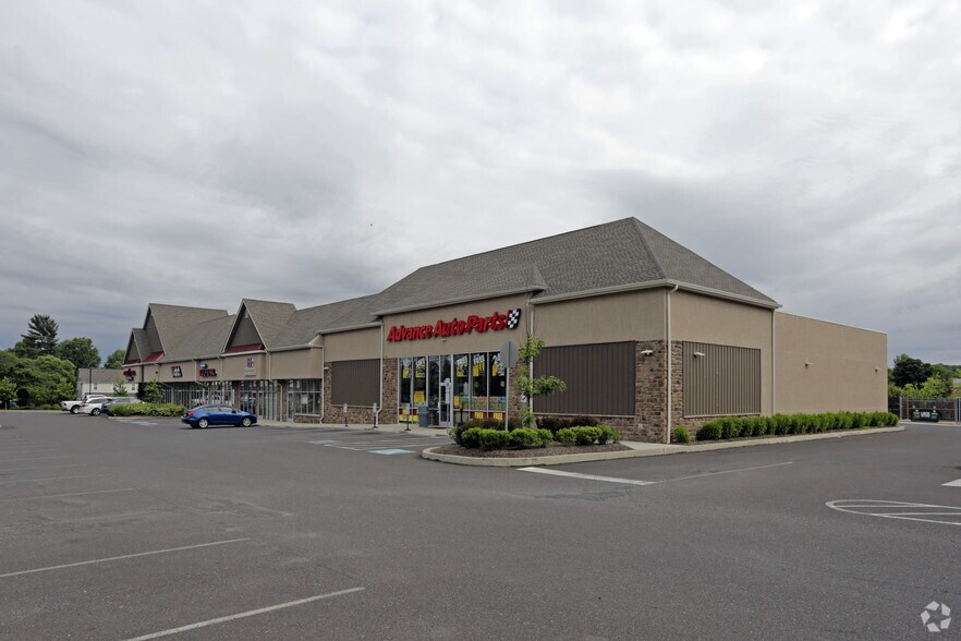 4939-4975 W Swamp Rd, Fountainville, PA à louer - Photo de l’immeuble – Image 3 sur 7