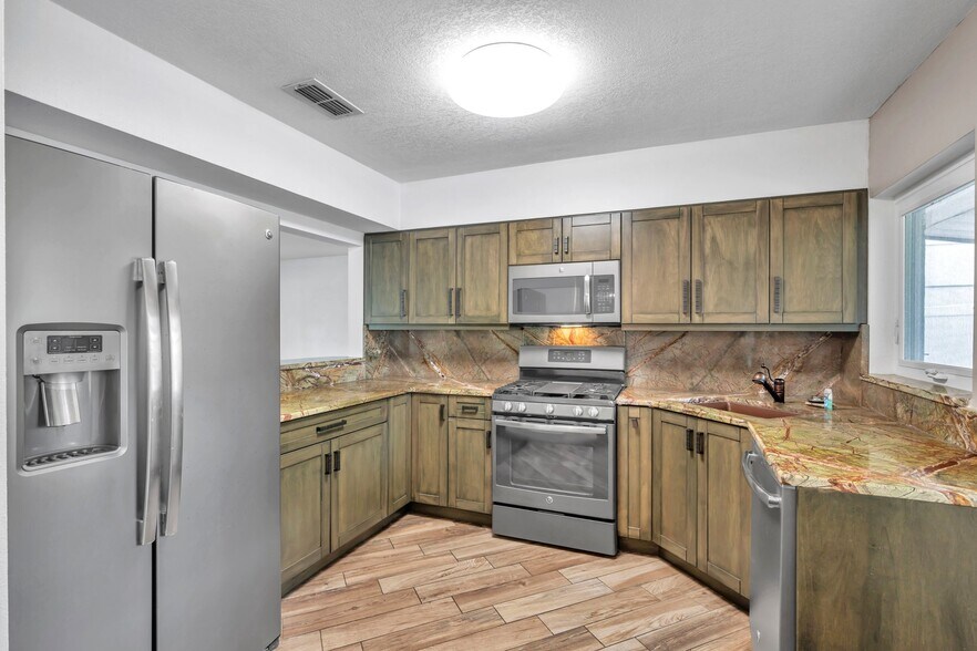 125 5th Ave N, Safety Harbor, FL à louer - Photo de l’immeuble – Image 3 sur 24