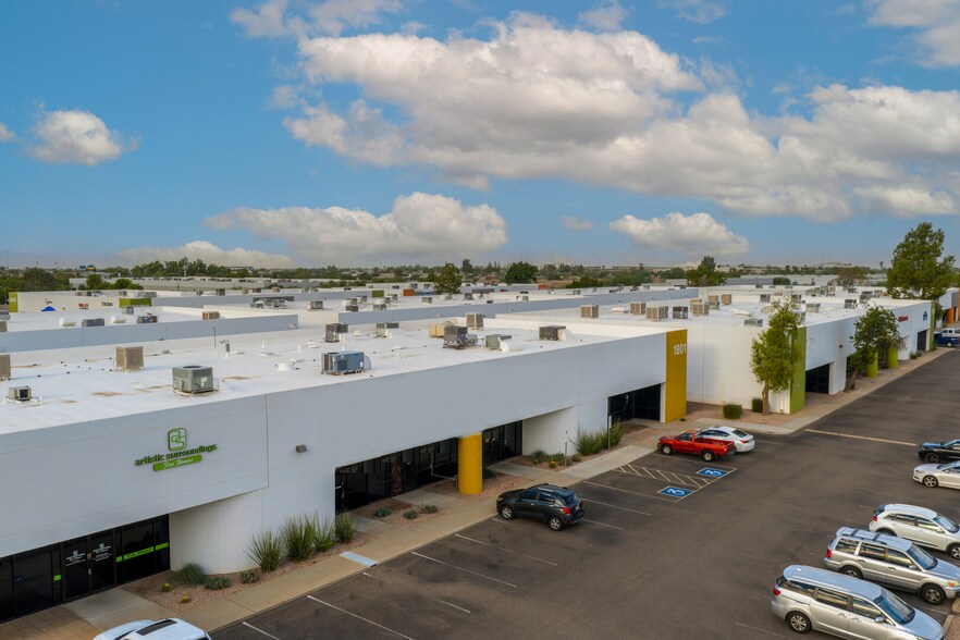 20805 N 19th Ave, Phoenix, AZ à louer - Photo de l’immeuble – Image 2 sur 15
