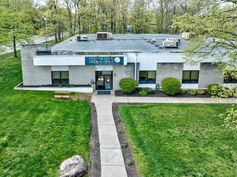 2 Russo Pl, Berkeley Heights, NJ à vendre - Photo de l’immeuble – Image 2 sur 12