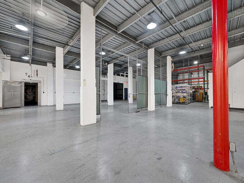 3501 W Garry Ave, Santa Ana, CA à louer - Photo de l’immeuble – Image 1 sur 43