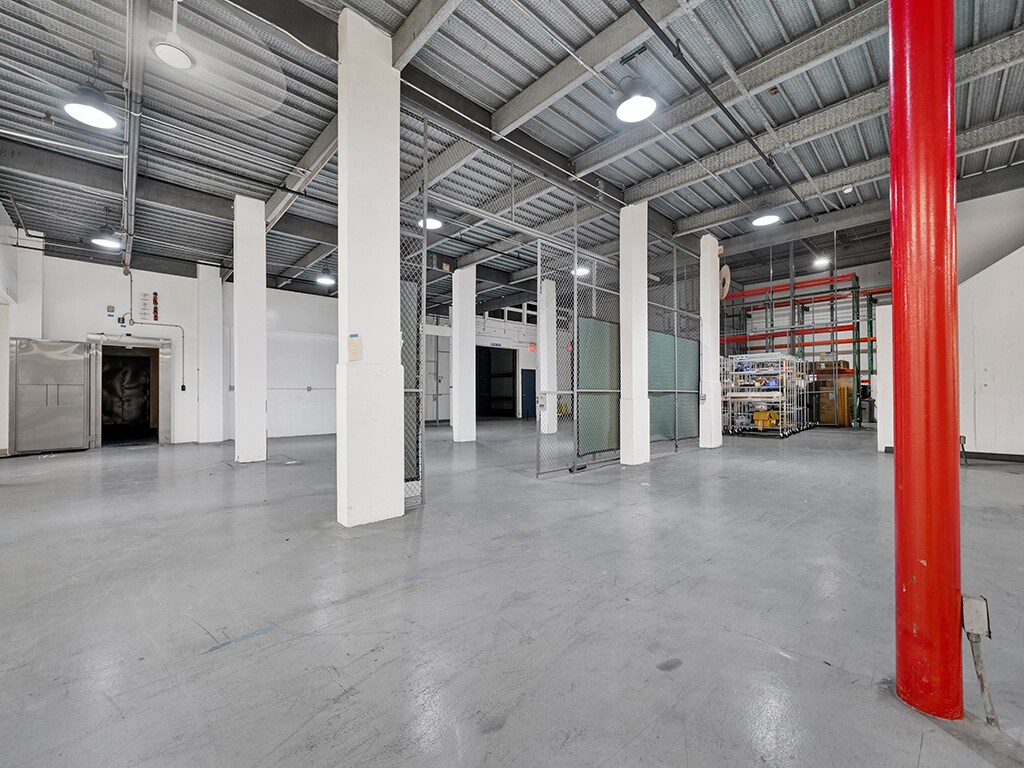 3501 W Garry Ave, Santa Ana, CA à louer Photo de l’immeuble– Image 1 sur 44