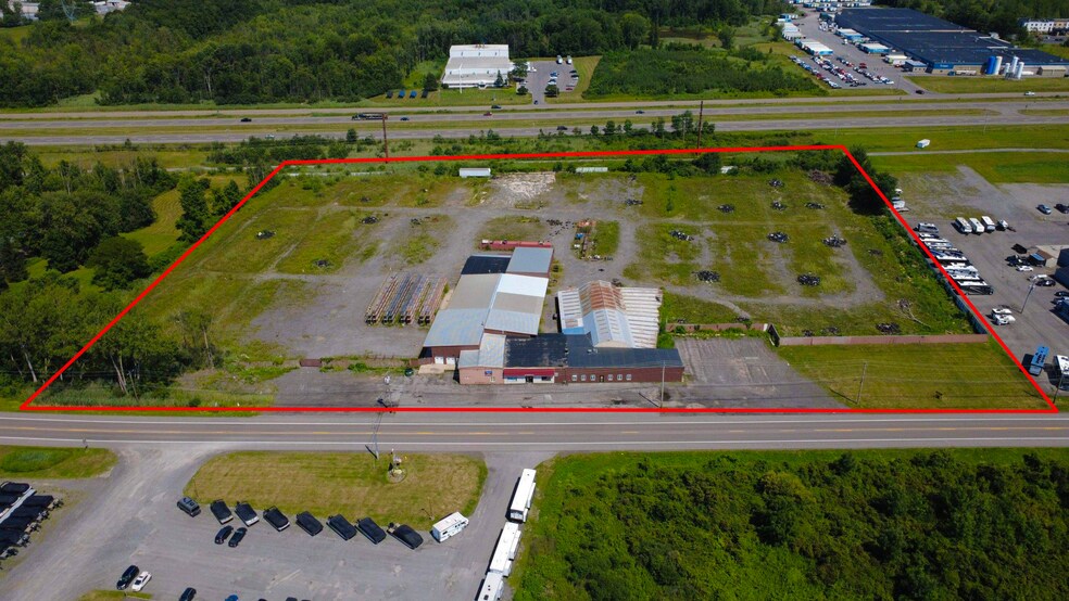8574 Brewerton Rd, Cicero, NY à louer - Photo de l’immeuble – Image 2 sur 23