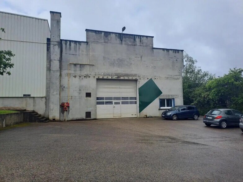 Local d'activités dans Oyonnax à vendre - Photo de l’immeuble – Image 1 sur 2