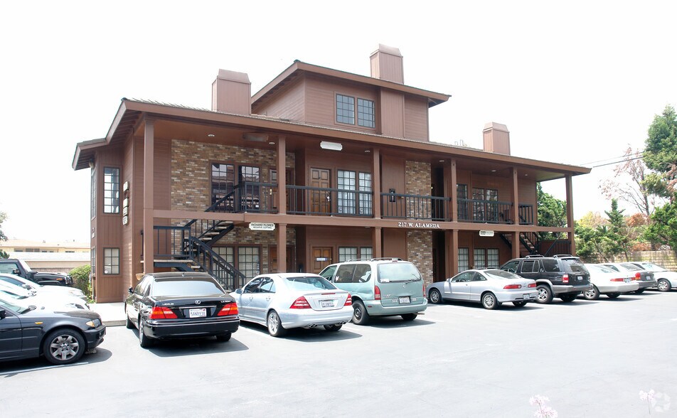217 W Alameda Ave, Los Angeles, CA à louer - Photo de l’immeuble – Image 2 sur 4