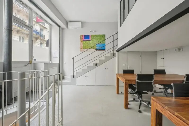 Immeuble residentiel dans Paris à vendre - Photo intérieure – Image 1 sur 6
