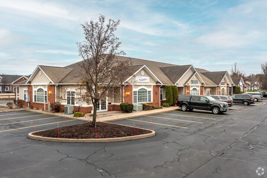 1120-1150 CROSSPOINTE Ln, Webster, NY à louer - Photo de l’immeuble – Image 1 sur 5