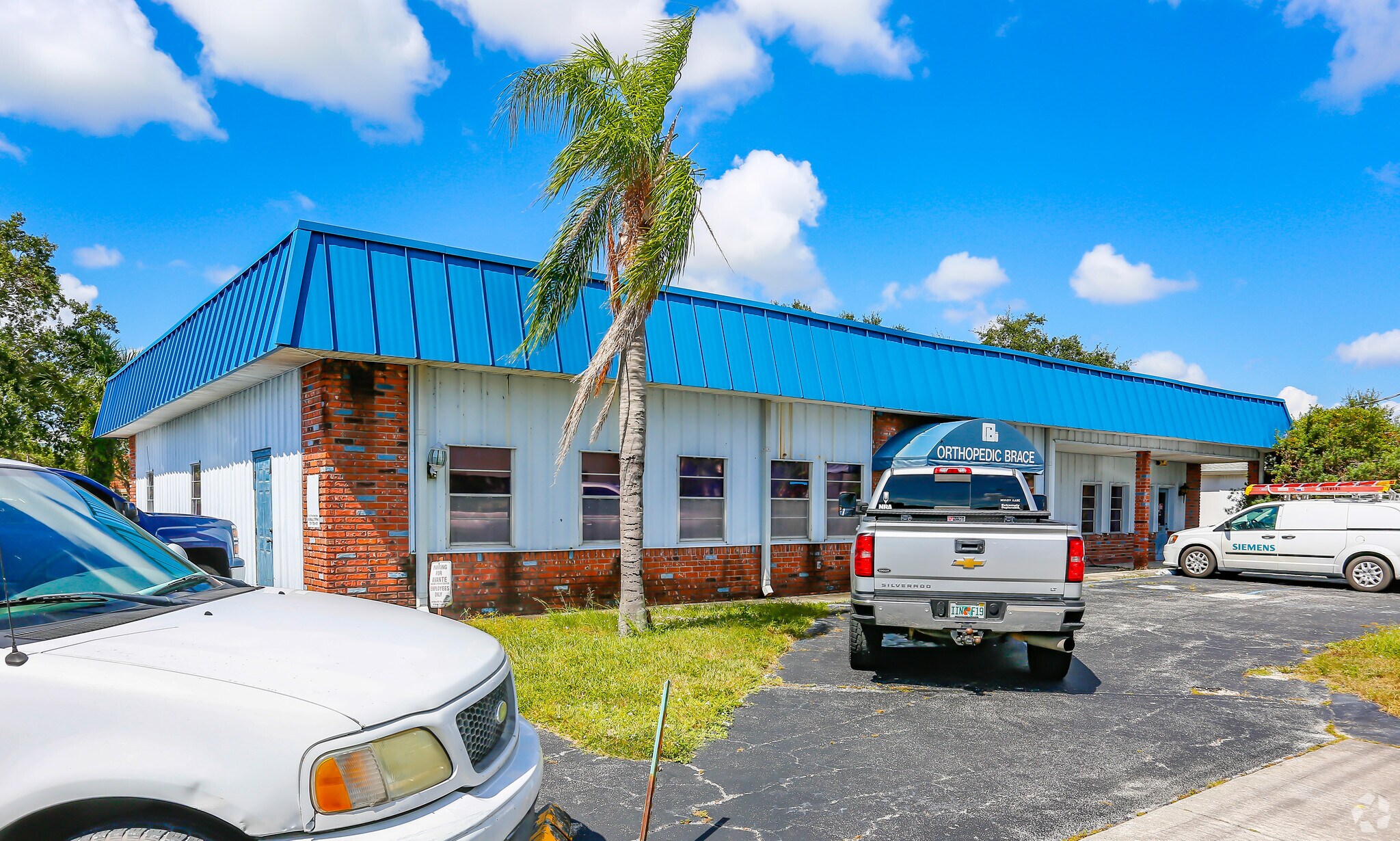 1326 Oak St, Melbourne, FL à vendre Photo principale– Image 1 sur 10