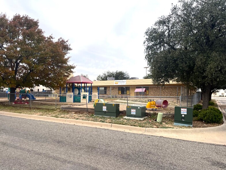 3302 Green Meadow Dr, San Angelo, TX à vendre - Photo de l’immeuble – Image 2 sur 14