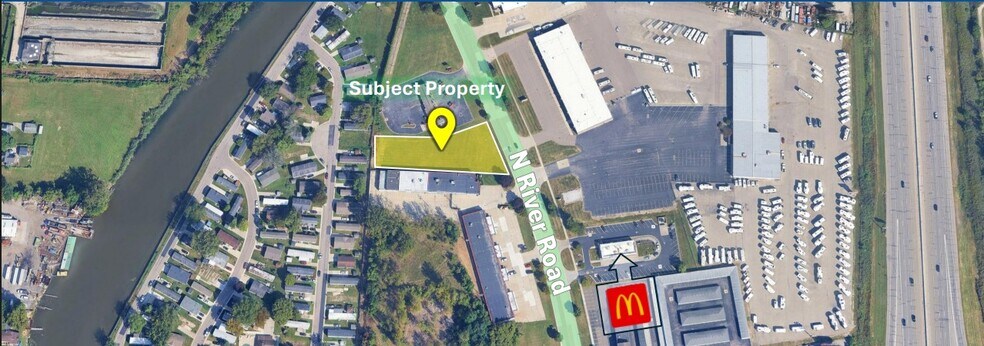 24550 River Road, Mount Clemens, MI à louer - Photo de l’immeuble – Image 3 sur 5