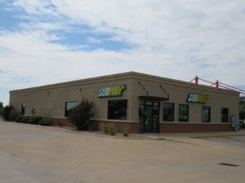5104 SW Lee Blvd, Lawton, OK à vendre - Photo principale – Image 1 sur 2