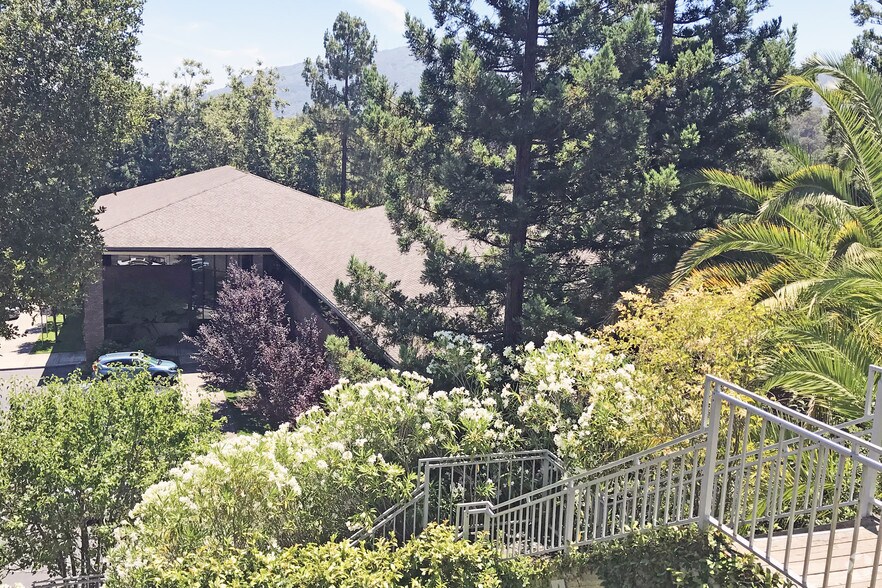 718 University Ave, Los Gatos, CA à louer - Photo de l’immeuble – Image 2 sur 13
