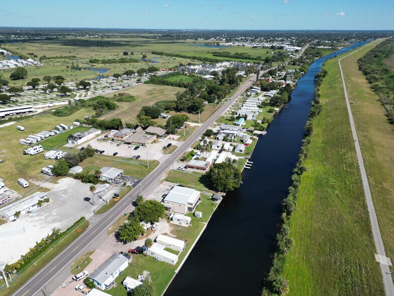 238 US Highway 441 SE, Okeechobee, FL à vendre - Photo de l’immeuble – Image 1 sur 17