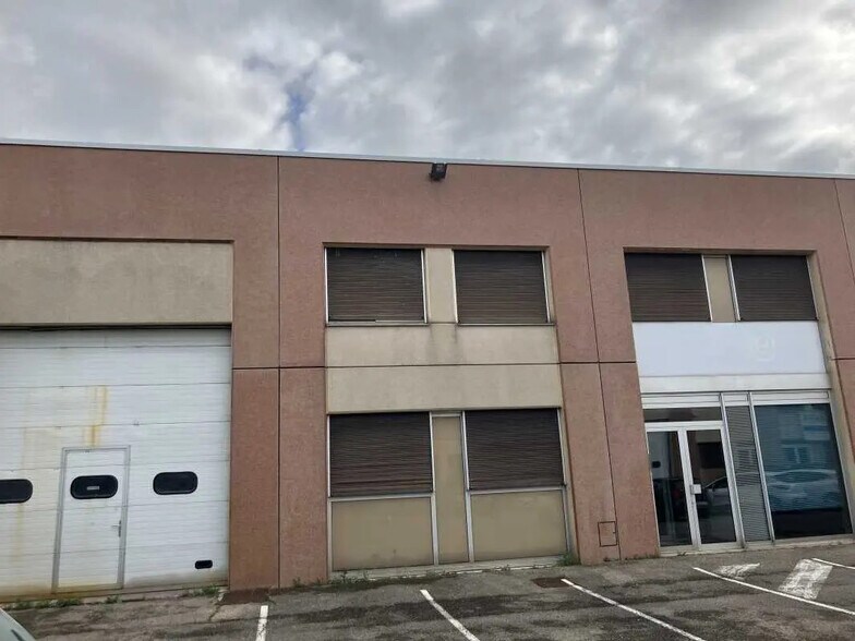 2-4 Rue Paul Villard, Chassieu à louer - Photo de l’immeuble – Image 3 sur 22