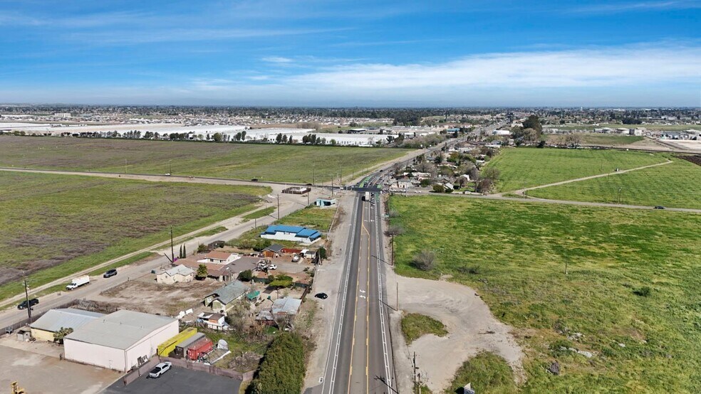 2222 Vierra Rd, Lathrop, CA à vendre - Photo de l’immeuble – Image 3 sur 9