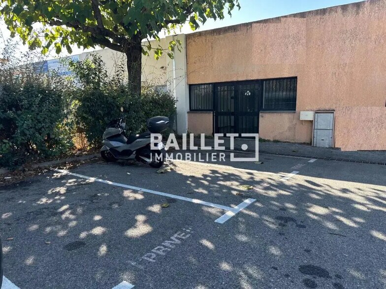 Bureau dans Mouans-Sartoux à louer - Photo de l’immeuble – Image 1 sur 10