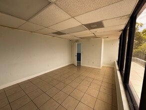 2953-2955 SW 8th St, Miami, FL à louer Photo intérieure– Image 2 sur 7