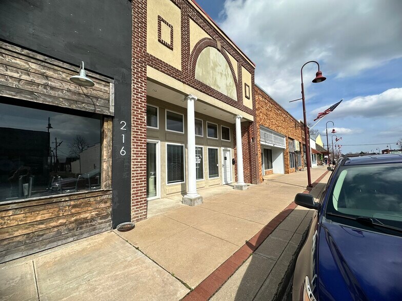 220 E Main St, Gentry, AR à louer - Photo de l’immeuble – Image 3 sur 11