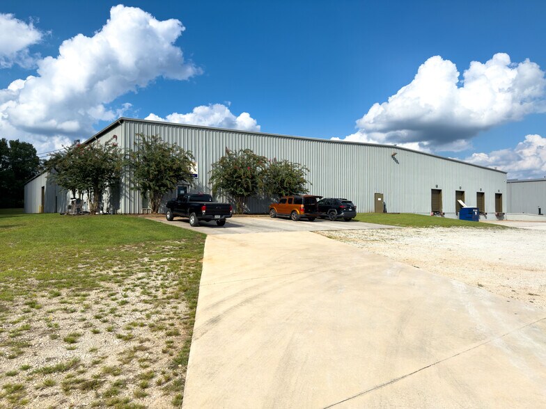 754 E Hightower Trl, Social Circle, GA à louer - Photo de l’immeuble – Image 1 sur 7