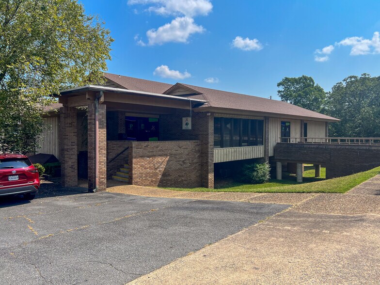 1924 Fendley Dr, North Little Rock, AR à vendre - Photo de l’immeuble – Image 2 sur 22